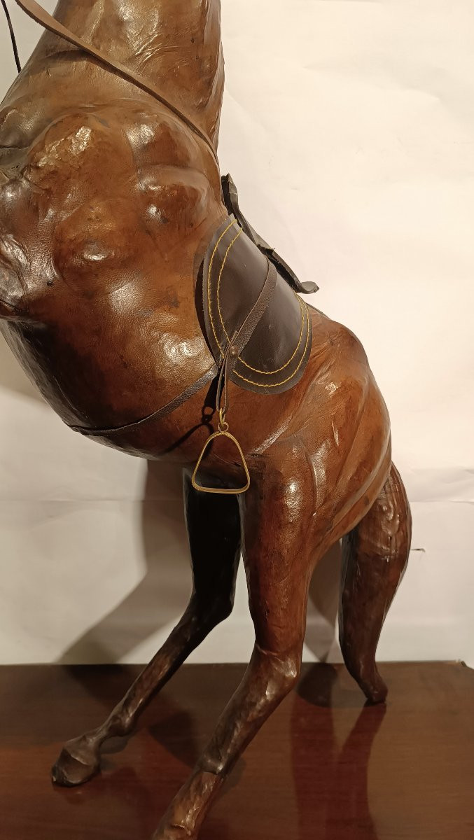 CHEVAL CABANT EN CUIR FIN DU 19ème SIÈCLE-photo-4