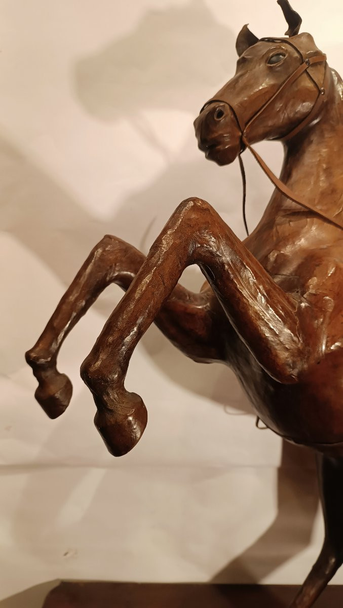 CHEVAL CABANT EN CUIR FIN DU 19ème SIÈCLE-photo-1