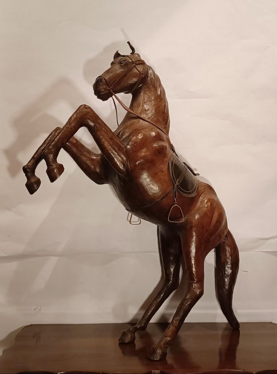 CHEVAL CABANT EN CUIR FIN DU 19ème SIÈCLE