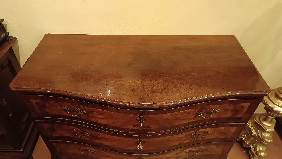 COMMODE VÉNITIENNE LOUIS XV PLAQUÉE MILIEU DU 18ème SIÈCLE-photo-1