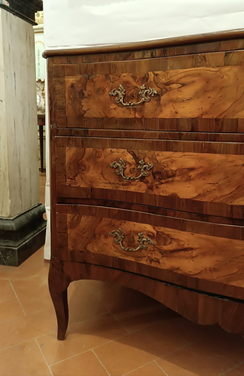 COMMODE VÉNITIENNE LOUIS XV PLAQUÉE MILIEU DU 18ème SIÈCLE-photo-5
