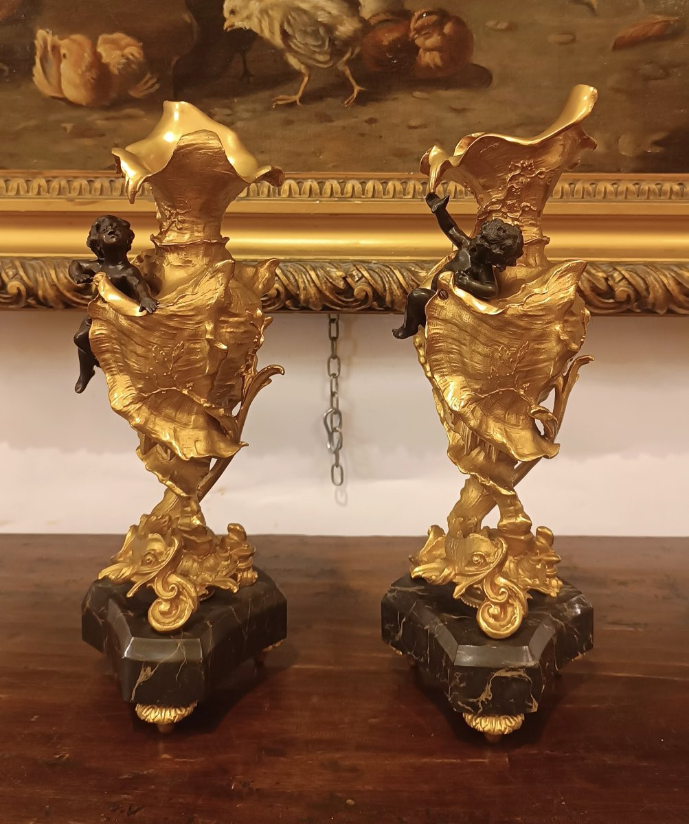 PAIRE DE VASES DÉCORATIFS DE STYLE LOUIS XV MILIEU DU 19ème SIÈCLE-photo-1