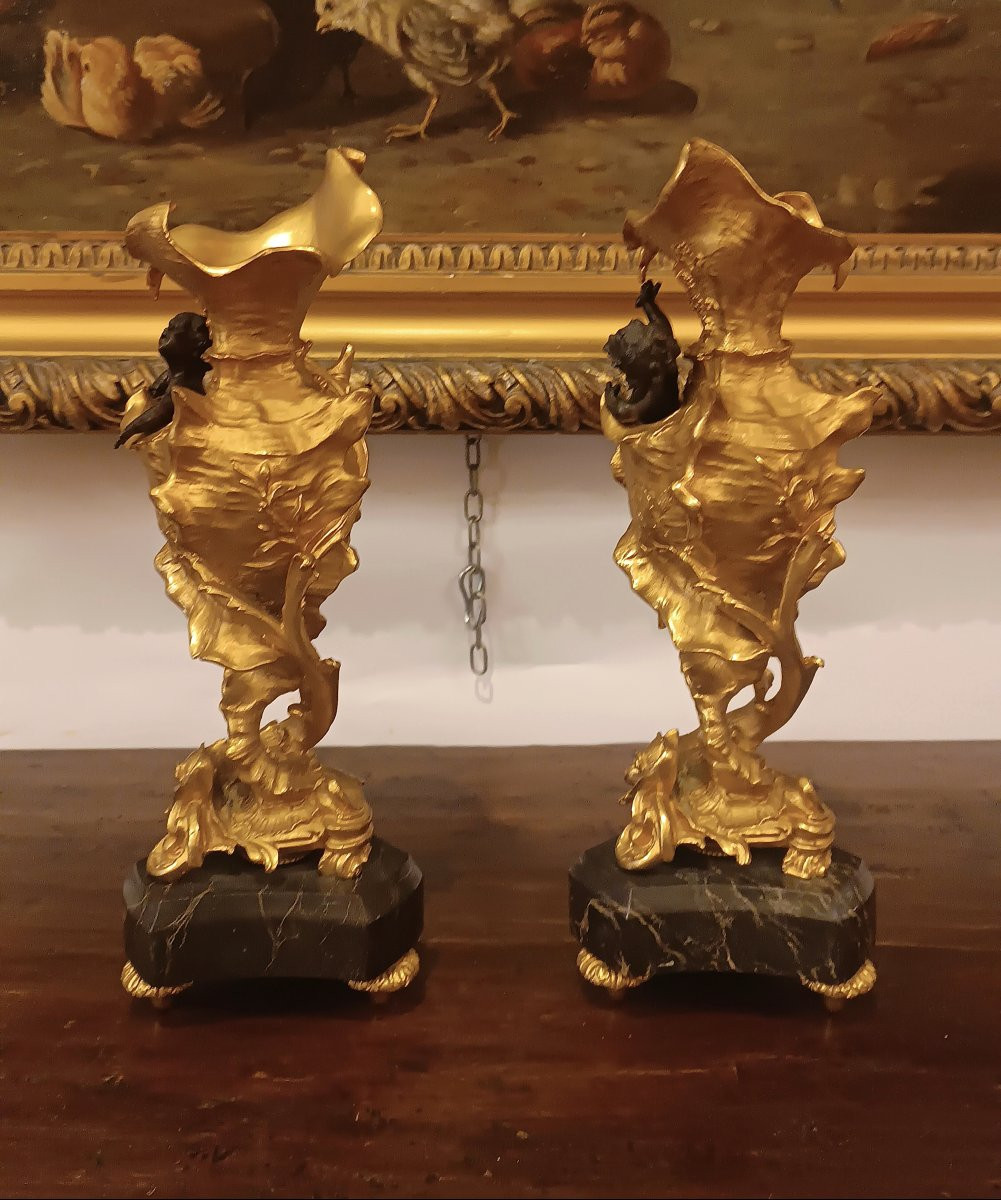 PAIRE DE VASES DÉCORATIFS DE STYLE LOUIS XV MILIEU DU 19ème SIÈCLE-photo-2