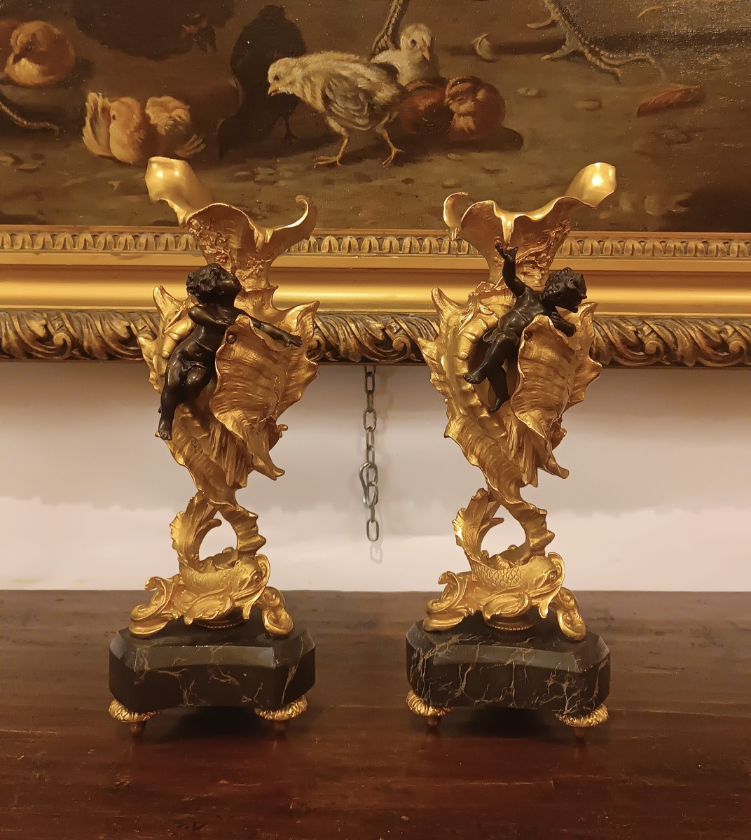 PAIRE DE VASES DÉCORATIFS DE STYLE LOUIS XV MILIEU DU 19ème SIÈCLE