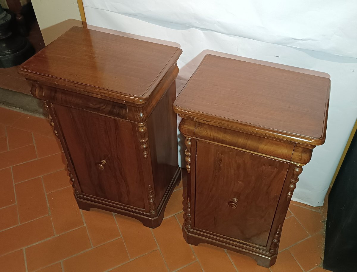 PAIRE DE TABLES DE CHEVET EN NOYER LOUIS-PHILIPPE PREMIÈRE MOITIÉ DU 19ème SIÈCLE-photo-3