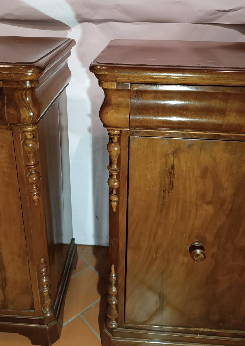 PAIRE DE TABLES DE CHEVET EN NOYER LOUIS-PHILIPPE PREMIÈRE MOITIÉ DU 19ème SIÈCLE-photo-4