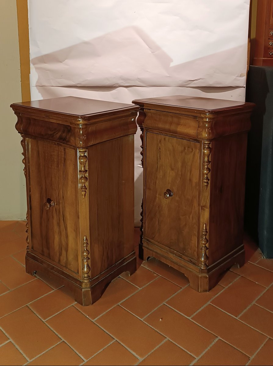 PAIRE DE TABLES DE CHEVET EN NOYER LOUIS-PHILIPPE PREMIÈRE MOITIÉ DU 19ème SIÈCLE-photo-3