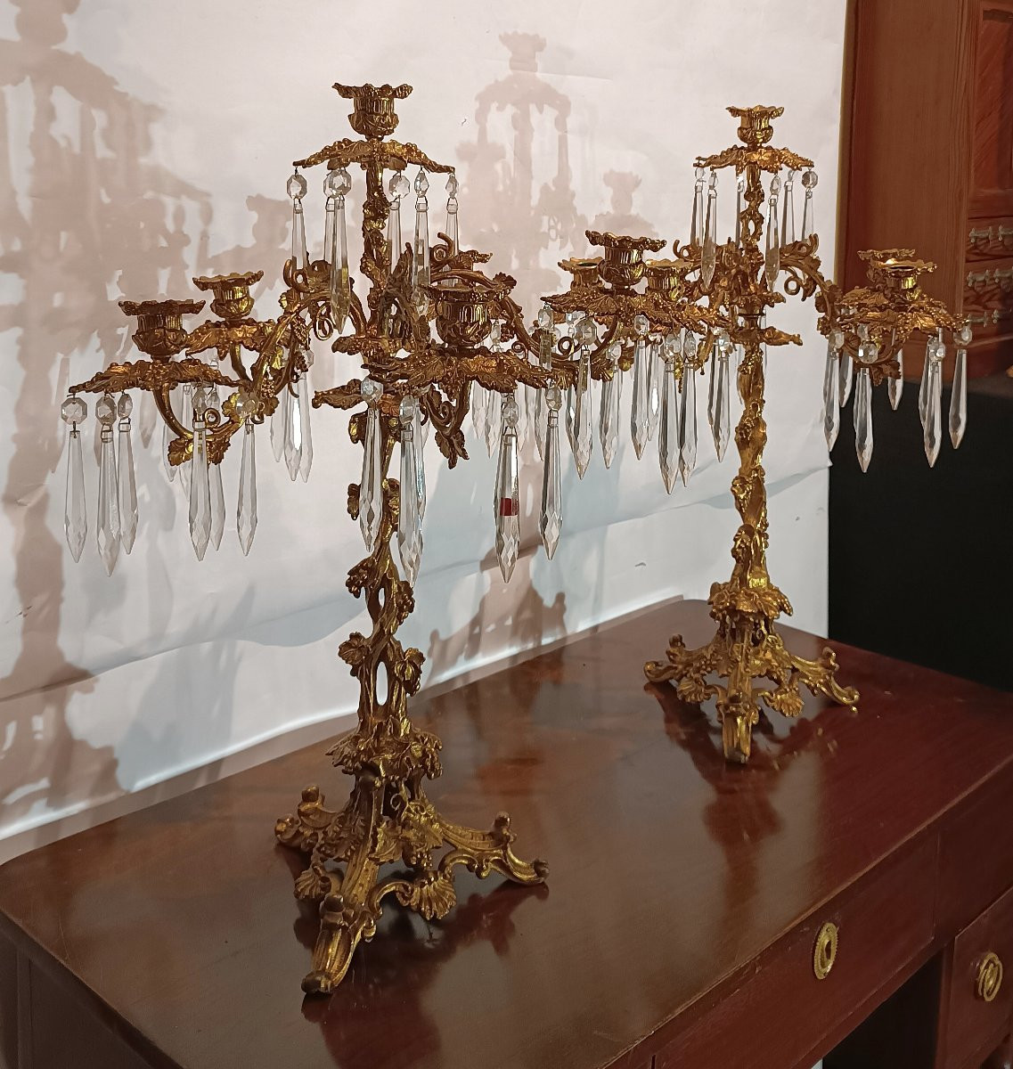 PAIRE DE CANDÉLABRES EN BRONZE DORÉ ET CRISTAL PREMIÈRE MOITIÉ DU 19ème SIÈCLE-photo-6