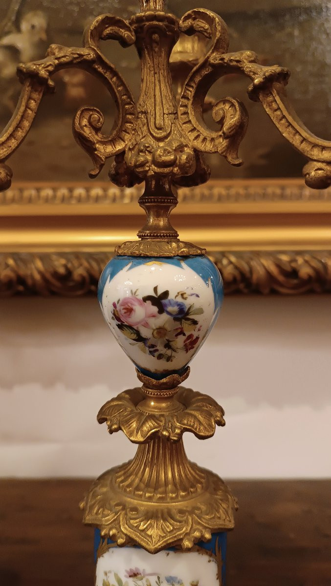PAIRE DE CHANDREURS EN BRONZE DORÉ ET PORCELAINE DE SÈVRES MILIEU DU 19ème SIÈCLE-photo-3