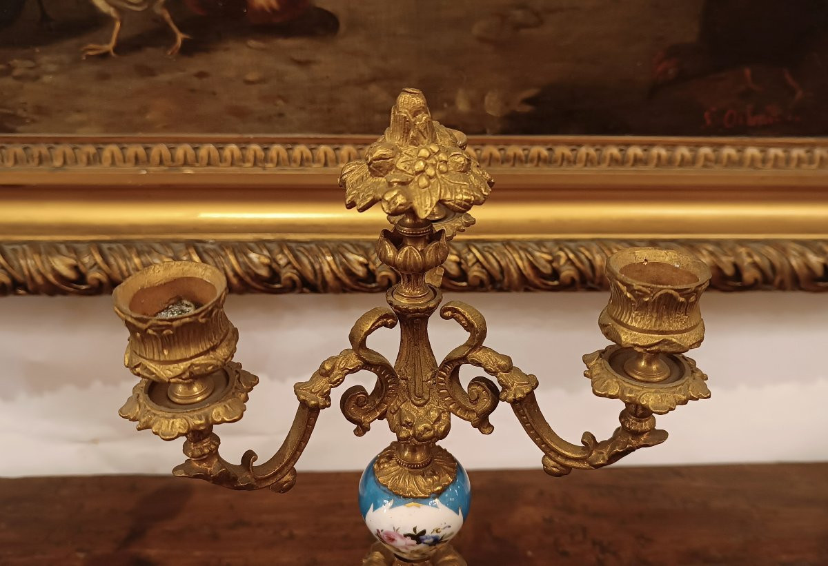 PAIRE DE CHANDREURS EN BRONZE DORÉ ET PORCELAINE DE SÈVRES MILIEU DU 19ème SIÈCLE-photo-1