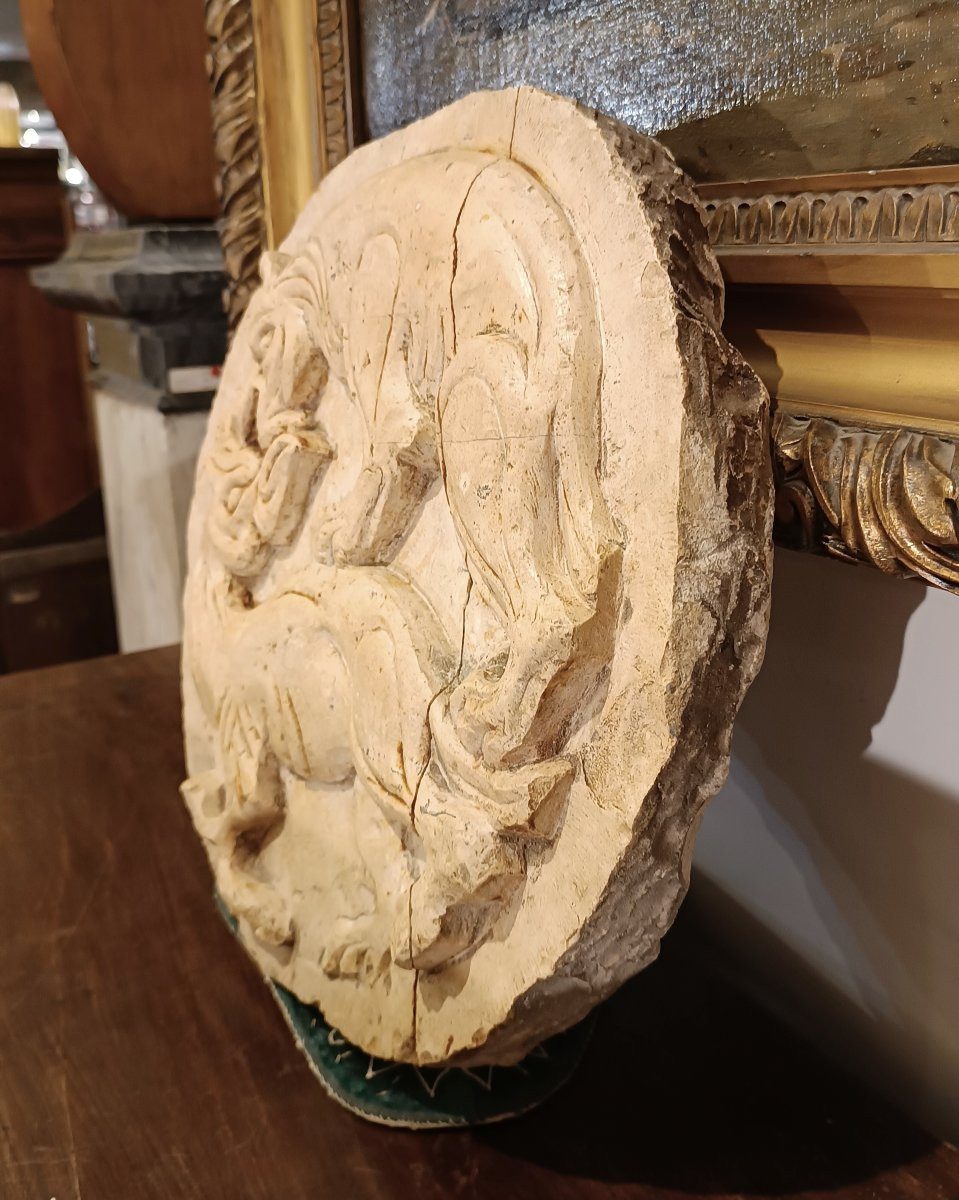 PATÈRE VÉNITIENNE EN PIERRE D'ISTRIE DÉBUT DU 17ème SIÈCLE-photo-1