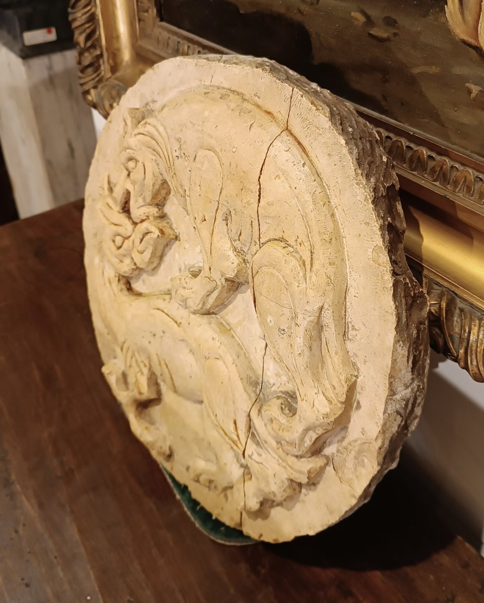 PATÈRE VÉNITIENNE EN PIERRE D'ISTRIE DÉBUT DU 17ème SIÈCLE-photo-2