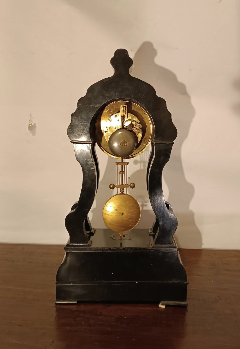 HORLOGE EN BOIS AVEC INCRUSTATIONS DE FER DORÉ MILIEU DU 19ème SIÈCLE-photo-3