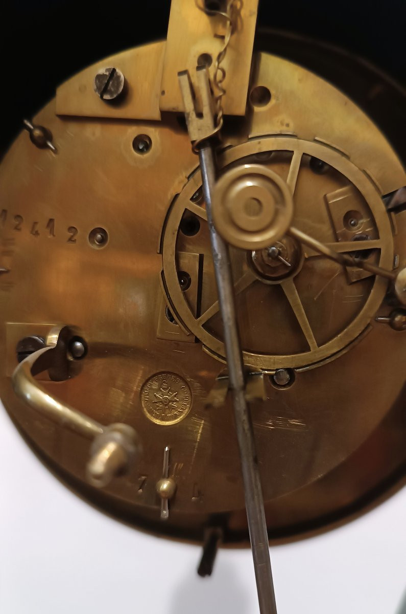 HORLOGE EN BOIS AVEC INCRUSTATIONS DE FER DORÉ MILIEU DU 19ème SIÈCLE-photo-1