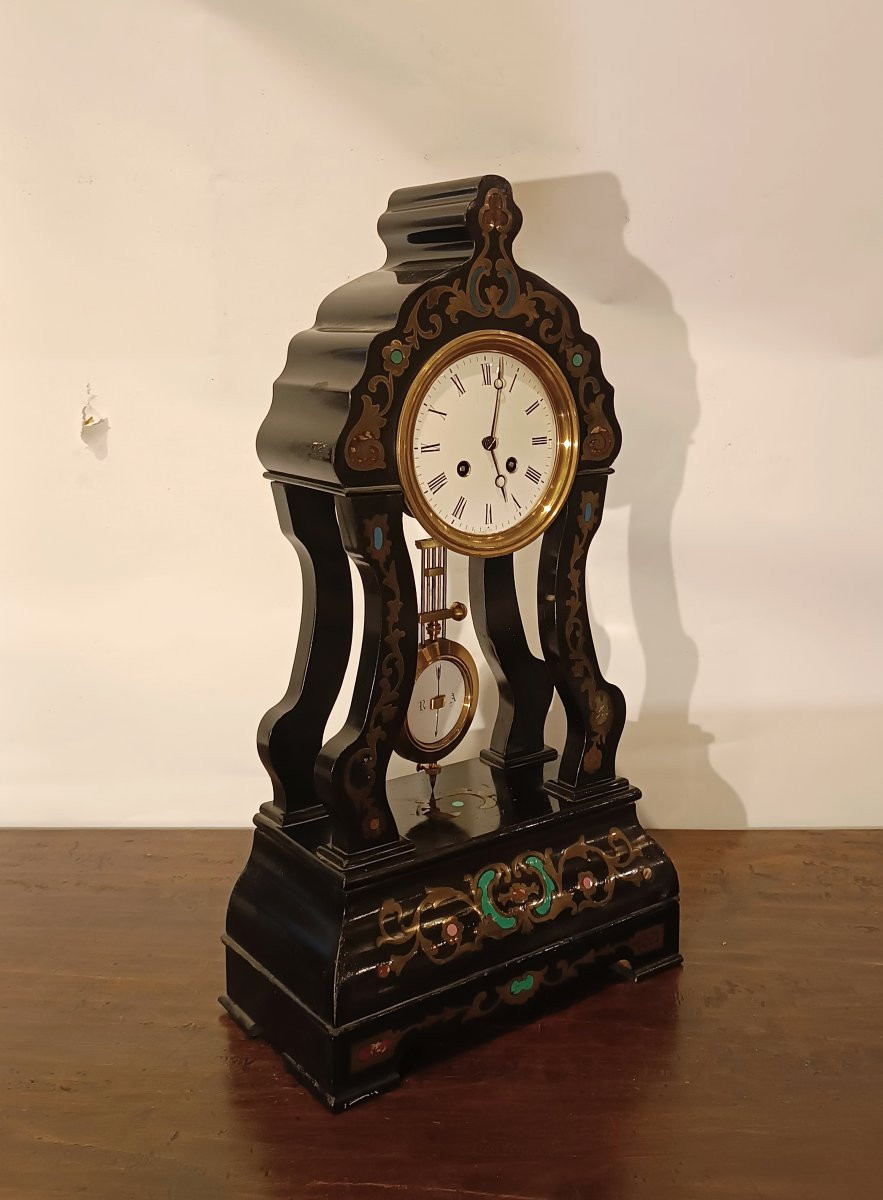 HORLOGE EN BOIS AVEC INCRUSTATIONS DE FER DORÉ MILIEU DU 19ème SIÈCLE-photo-3