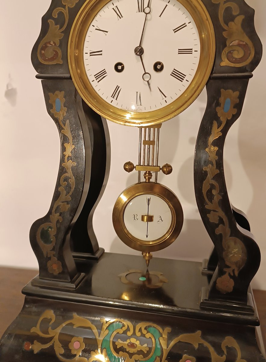 HORLOGE EN BOIS AVEC INCRUSTATIONS DE FER DORÉ MILIEU DU 19ème SIÈCLE-photo-5