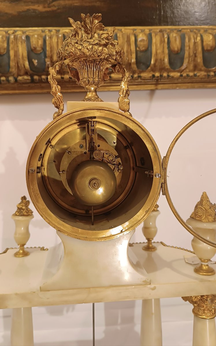 Mid-19th Century Napoleon III Marble And Gilt-bronze Clock-photo-1