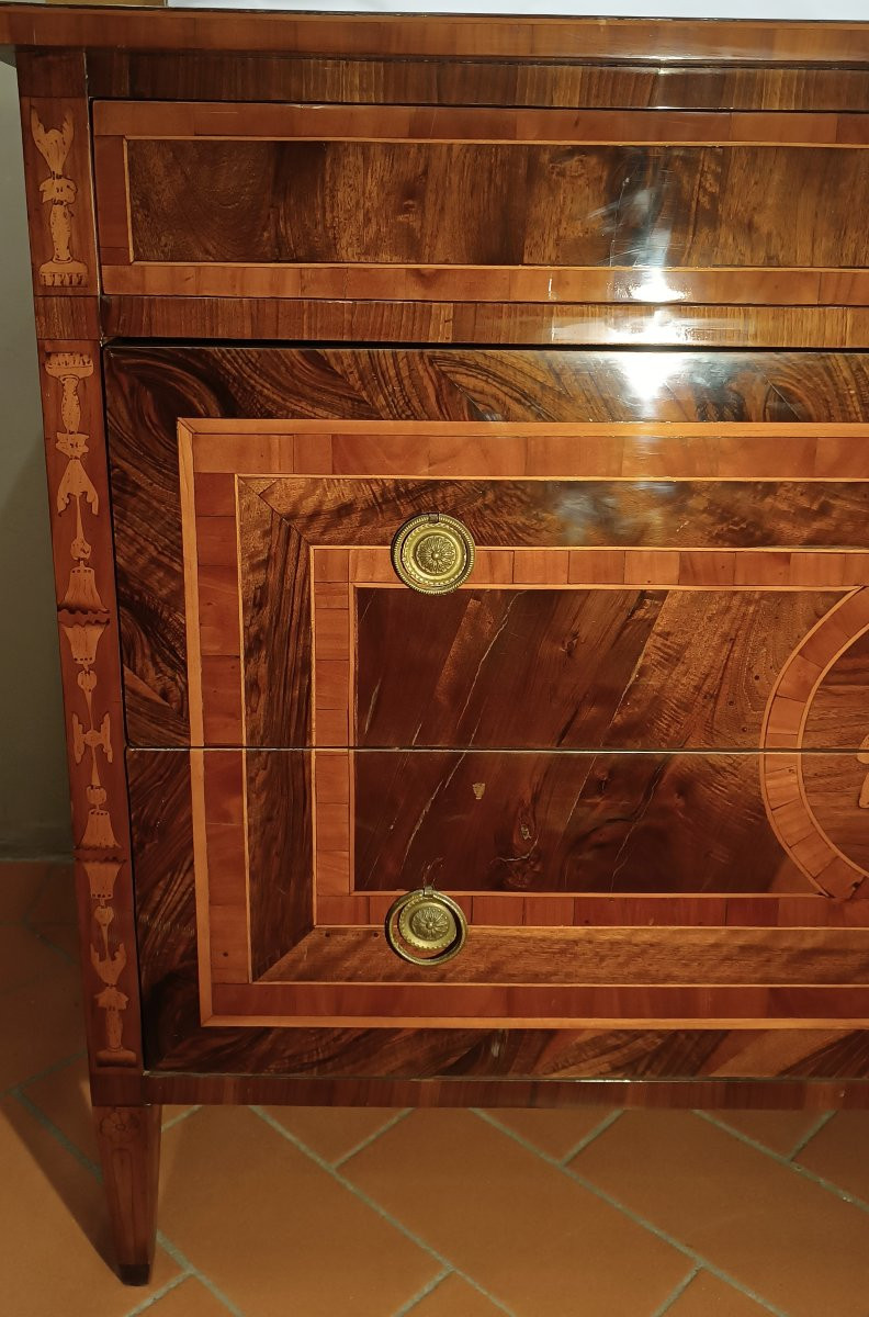 COMMODE NÉOCLASSIQUE EN PLACAGE ET MARQUETERIE FIN DU 18ème SIÈCLE-photo-2