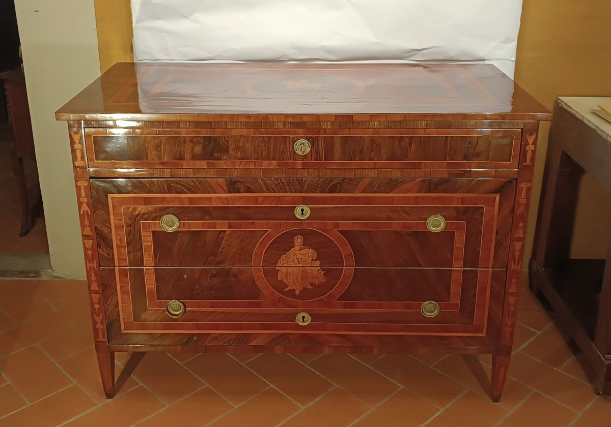 COMMODE NÉOCLASSIQUE EN PLACAGE ET MARQUETERIE FIN DU 18ème SIÈCLE