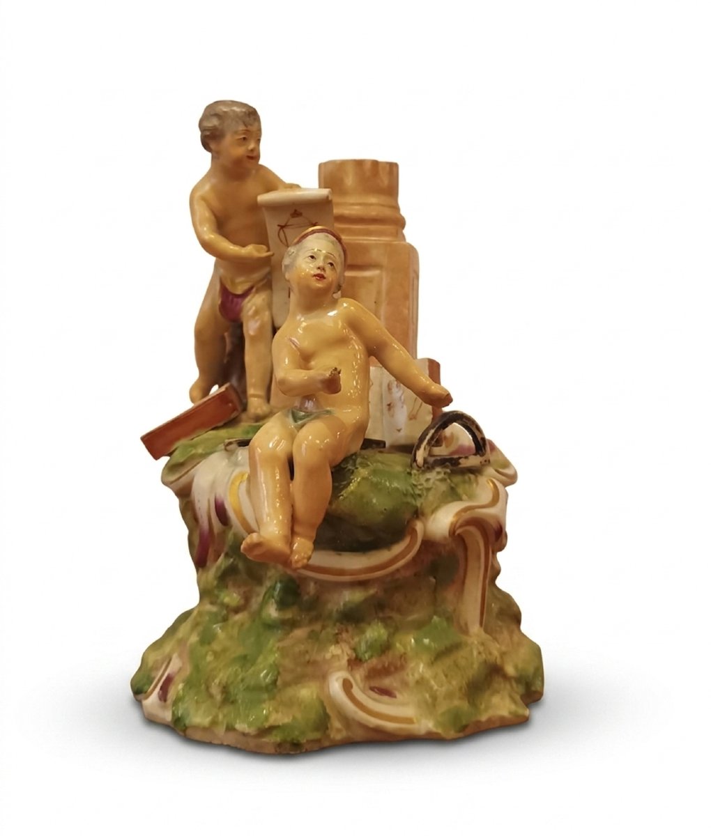 GROUPE EN PORCELAINE VIENNOISE "ALLÉGORIE DU DESSIN" SECONDE MOITIÉ DU 18ème SIÈCLE