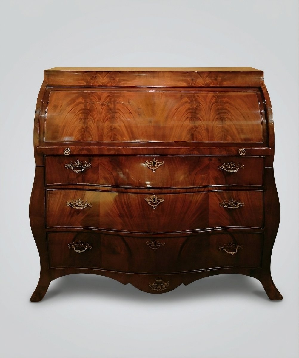 Second Half Of The 18th Century Neoclassical Walnut Roller Folding Table