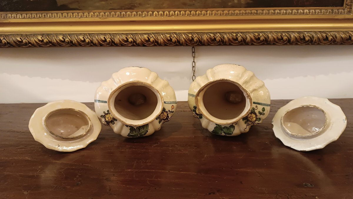 PAIRE DE VASES D'APOPOTICAIRE EN MAJOLICAE PREMIÈRE MOITIÉ DU 18ème SIÈCLE-photo-6