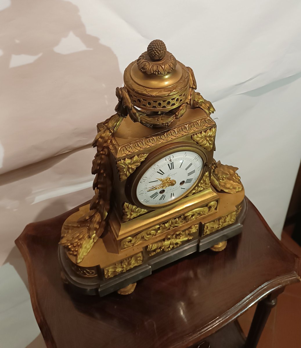 PENDULE EN BRONZE SUR SOCLE EN MARBRE DE BARDIGLIO PREMIÈRE MOITIÉ DU 19ème SIÈCLE-photo-3
