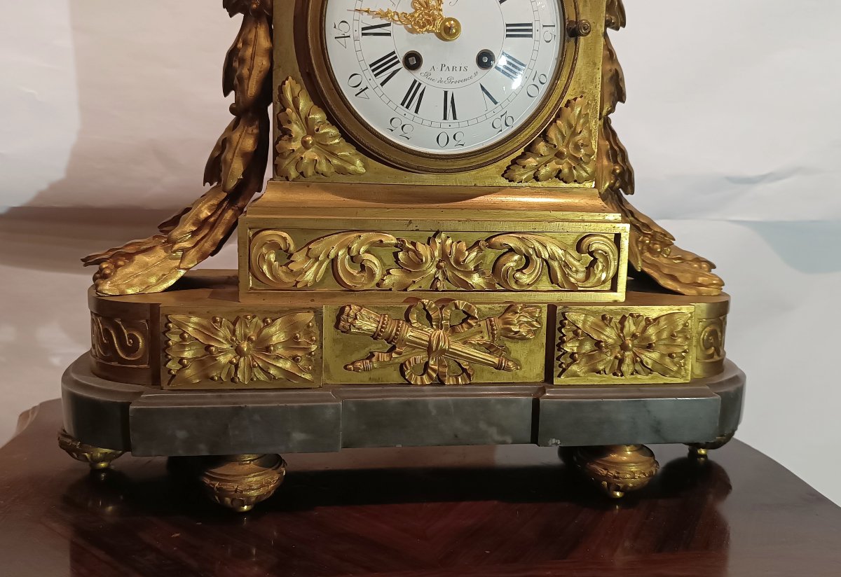 PENDULE EN BRONZE SUR SOCLE EN MARBRE DE BARDIGLIO PREMIÈRE MOITIÉ DU 19ème SIÈCLE-photo-1