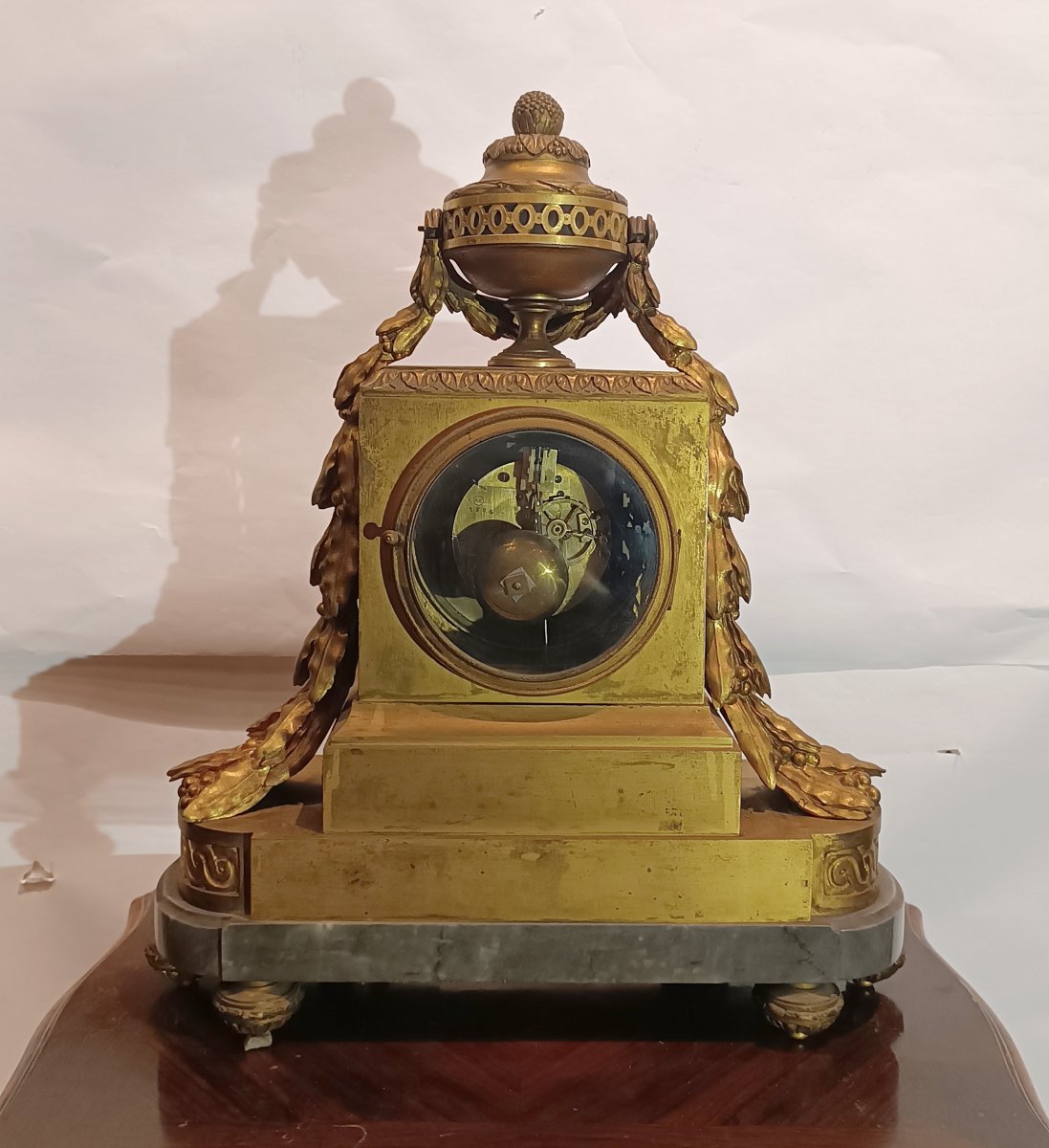 PENDULE EN BRONZE SUR SOCLE EN MARBRE DE BARDIGLIO PREMIÈRE MOITIÉ DU 19ème SIÈCLE-photo-4