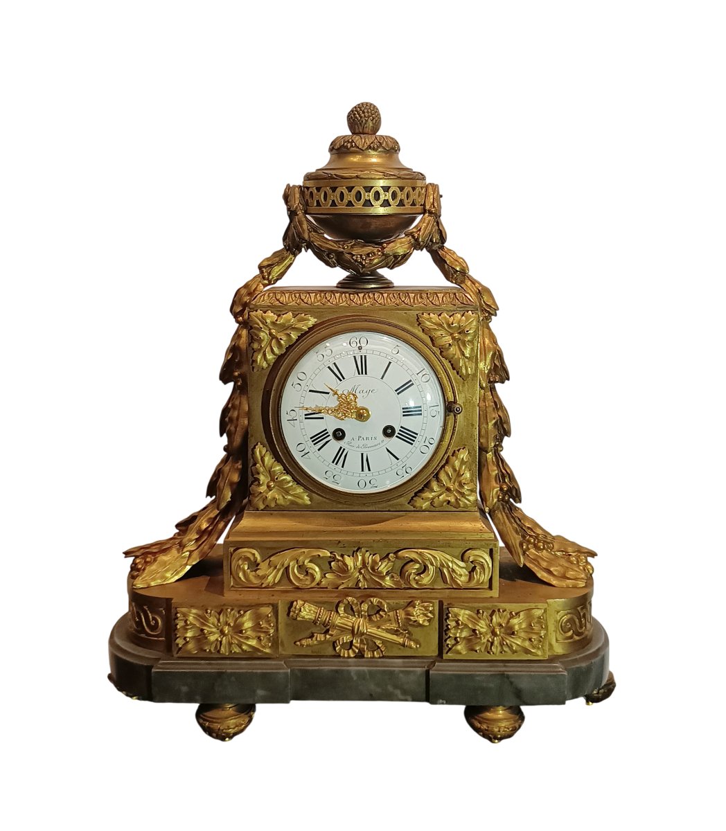 PENDULE EN BRONZE SUR SOCLE EN MARBRE DE BARDIGLIO PREMIÈRE MOITIÉ DU 19ème SIÈCLE