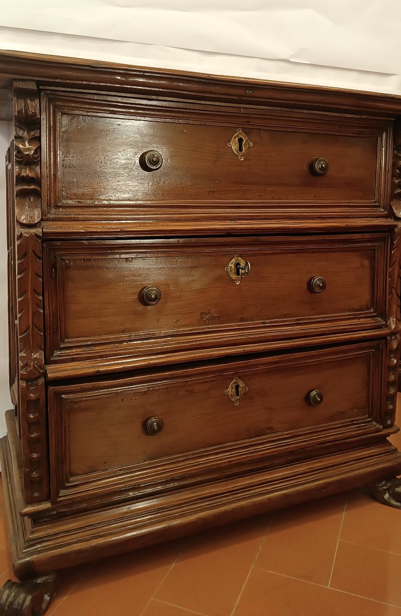 First Half Of The 17th Century Small Walnut Chest Of Drawers With Pilasters-photo-3
