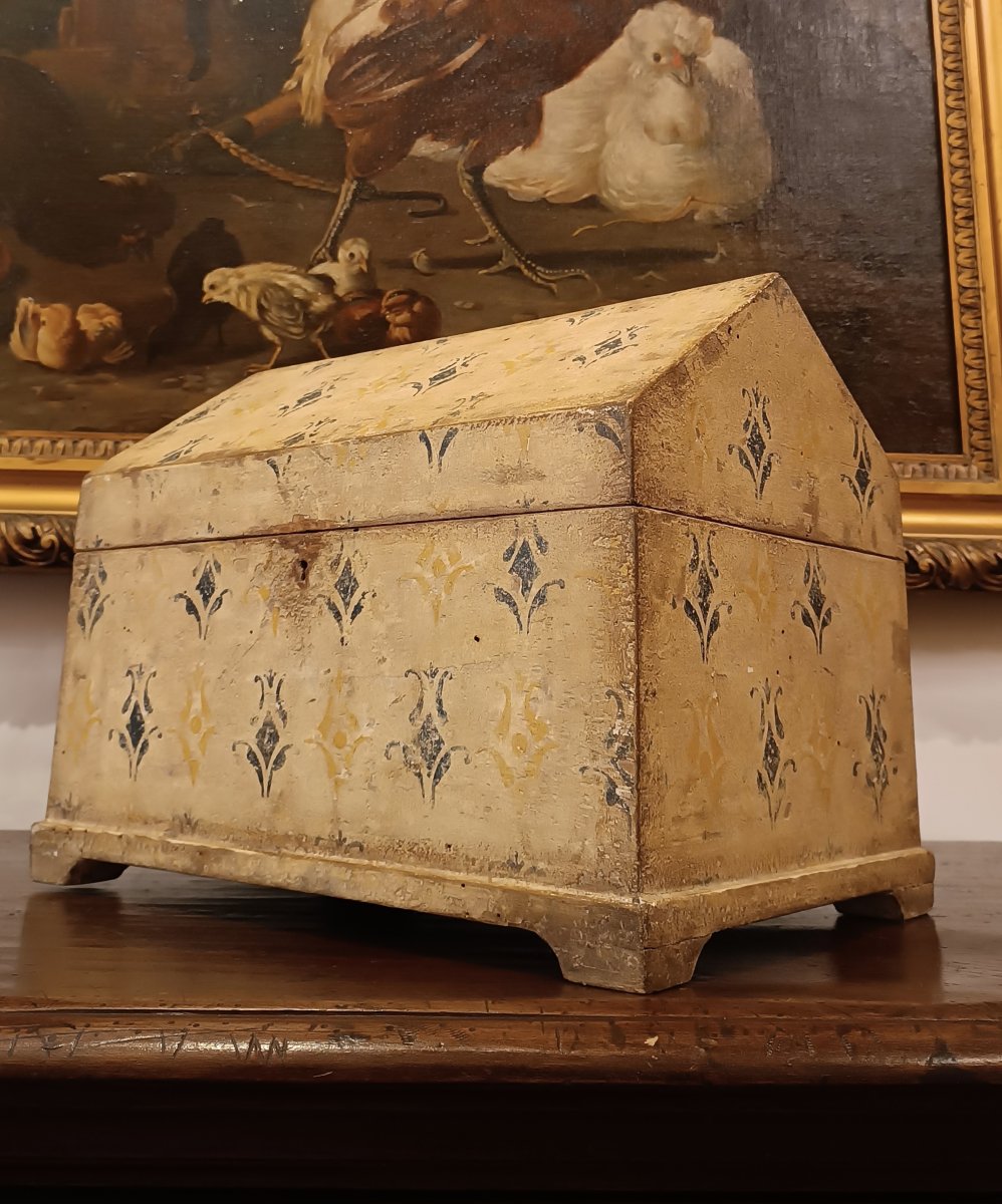 17th Century Small Painted Chest-photo-3