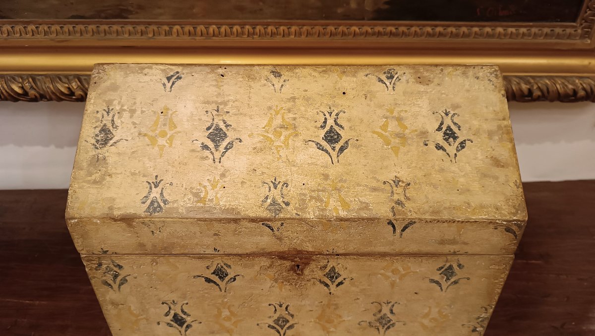 17th Century Small Painted Chest-photo-6