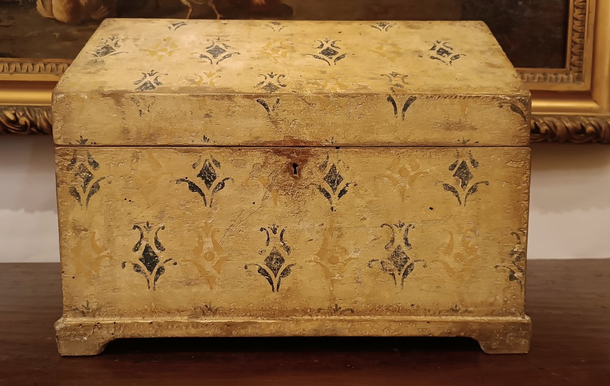 17th Century Small Painted Chest-photo-7