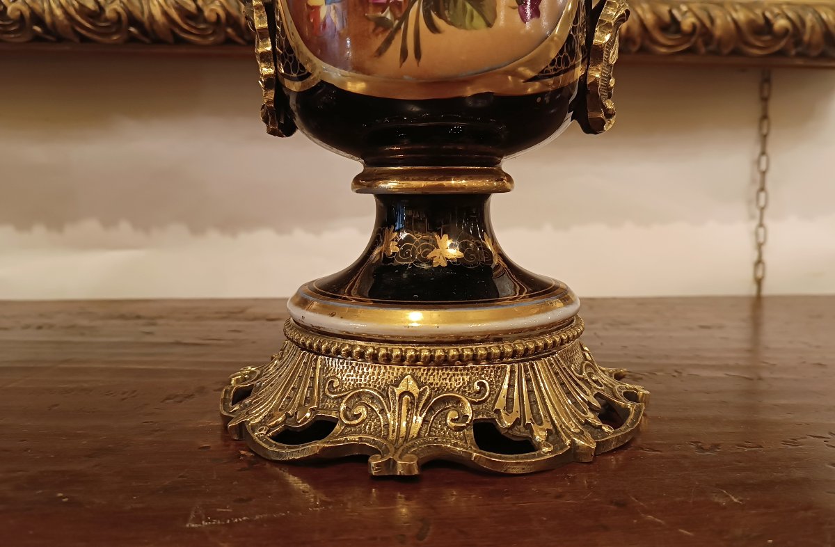 PAIRE DE VASES EN PORCELAINE ET BRONZE MILIEU DU 19ème SIÈCLE-photo-3