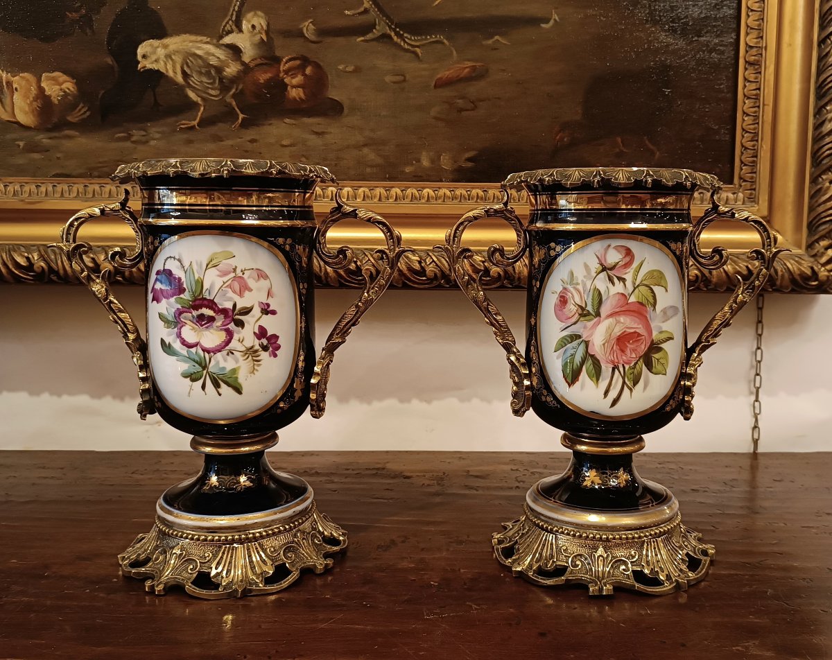 PAIRE DE VASES EN PORCELAINE ET BRONZE MILIEU DU 19ème SIÈCLE-photo-2
