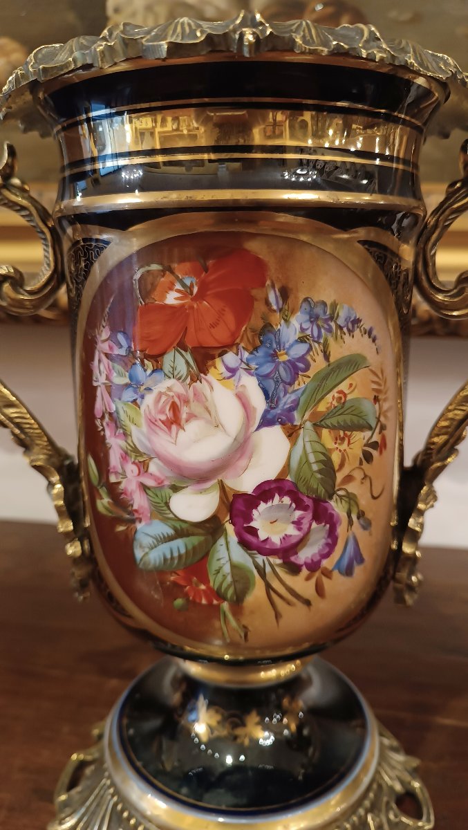 PAIRE DE VASES EN PORCELAINE ET BRONZE MILIEU DU 19ème SIÈCLE-photo-3