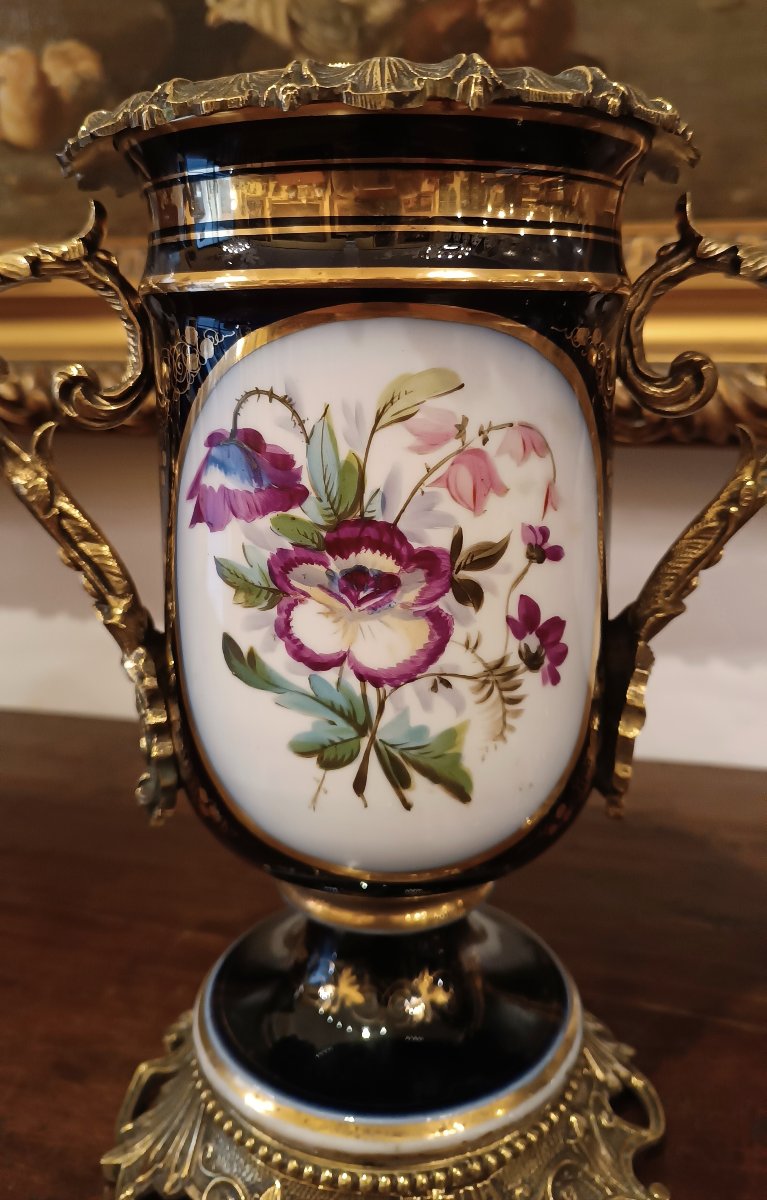 PAIRE DE VASES EN PORCELAINE ET BRONZE MILIEU DU 19ème SIÈCLE-photo-4