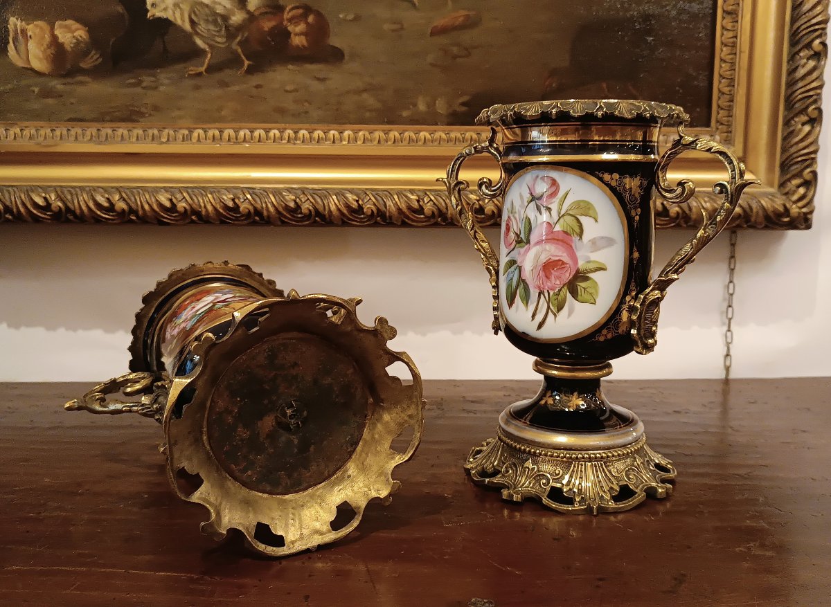 PAIRE DE VASES EN PORCELAINE ET BRONZE MILIEU DU 19ème SIÈCLE-photo-7