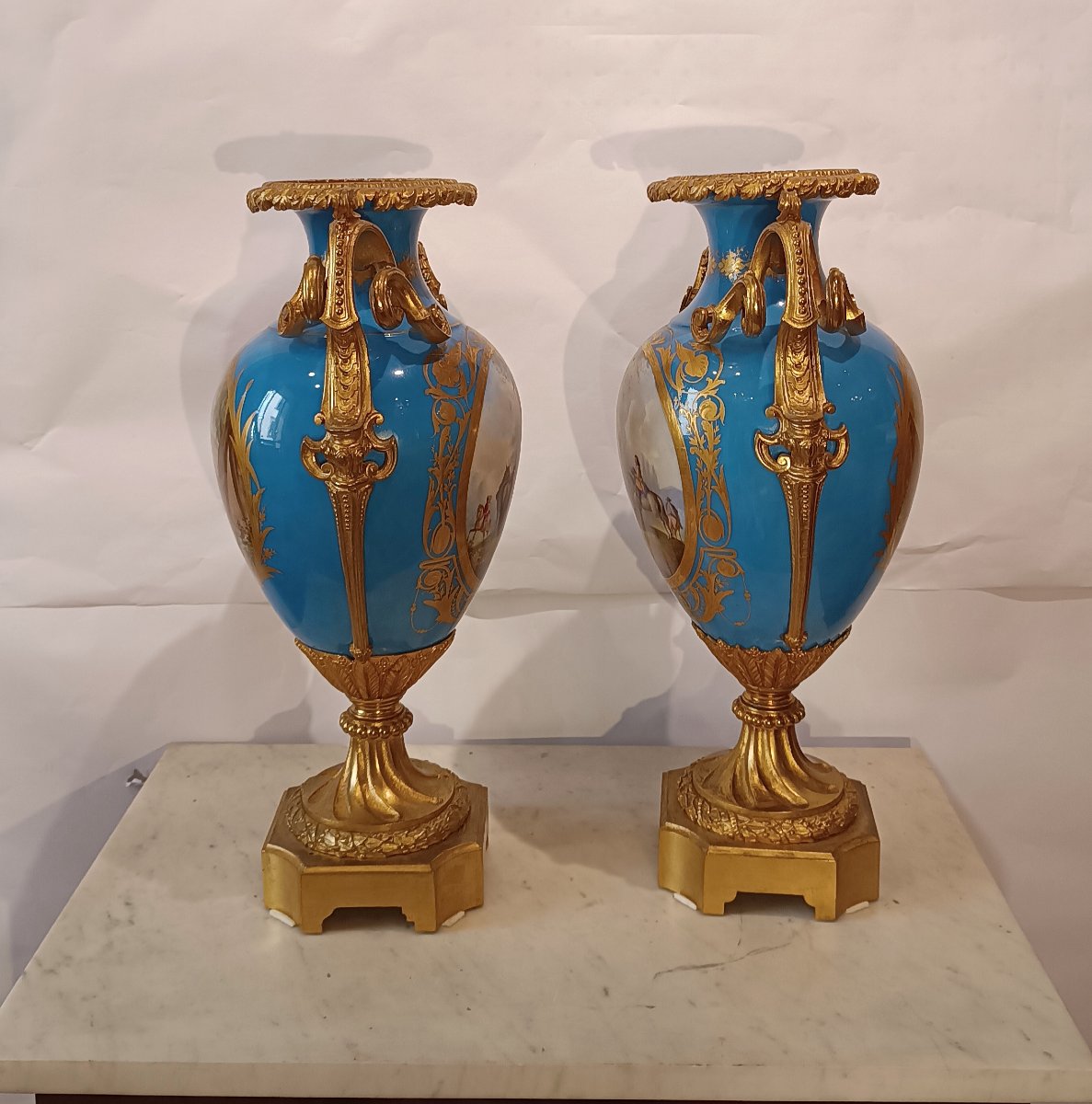 PAIRE DE VASES EN PORCELAINE DE SÈVRES DÉBUT DU 19ème SIÈCLE-photo-2