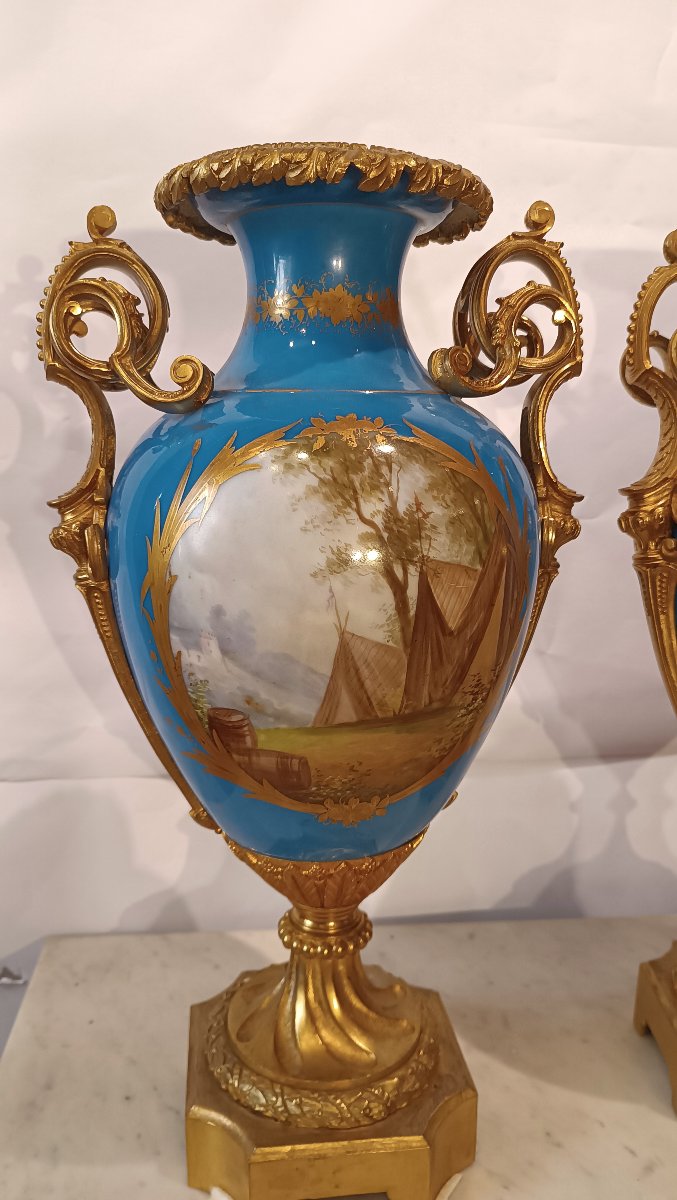 PAIRE DE VASES EN PORCELAINE DE SÈVRES DÉBUT DU 19ème SIÈCLE-photo-4