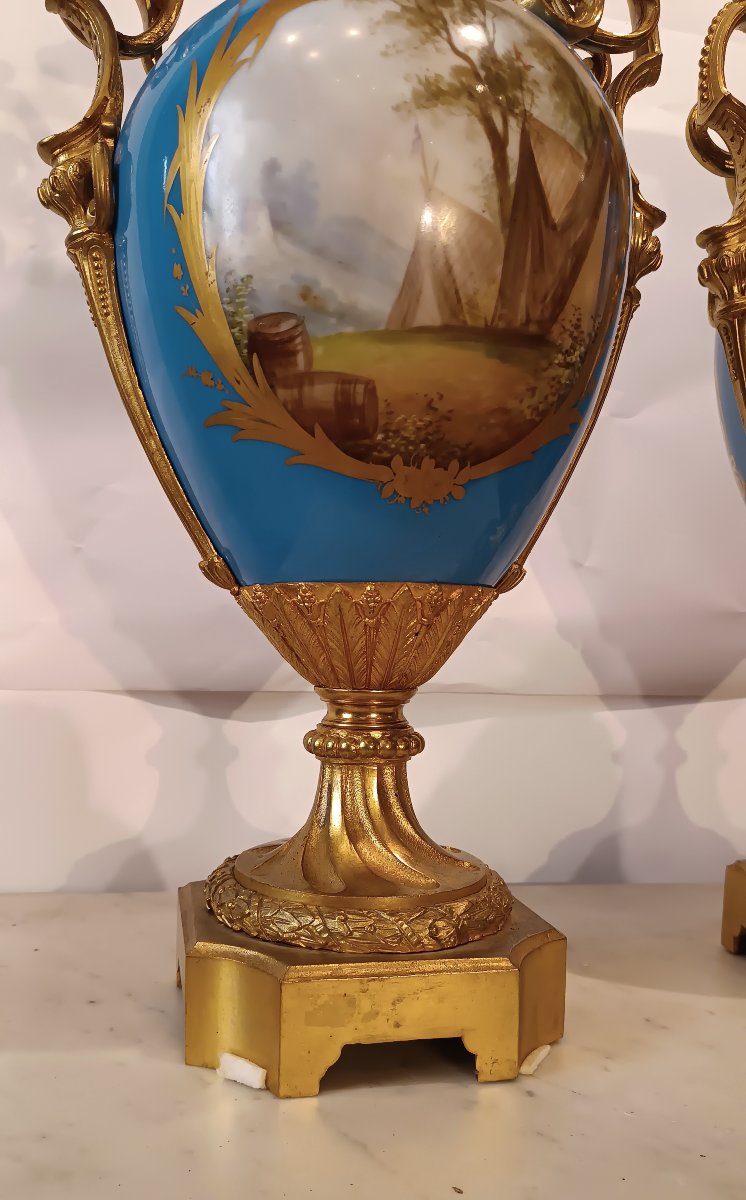 PAIRE DE VASES EN PORCELAINE DE SÈVRES DÉBUT DU 19ème SIÈCLE-photo-1