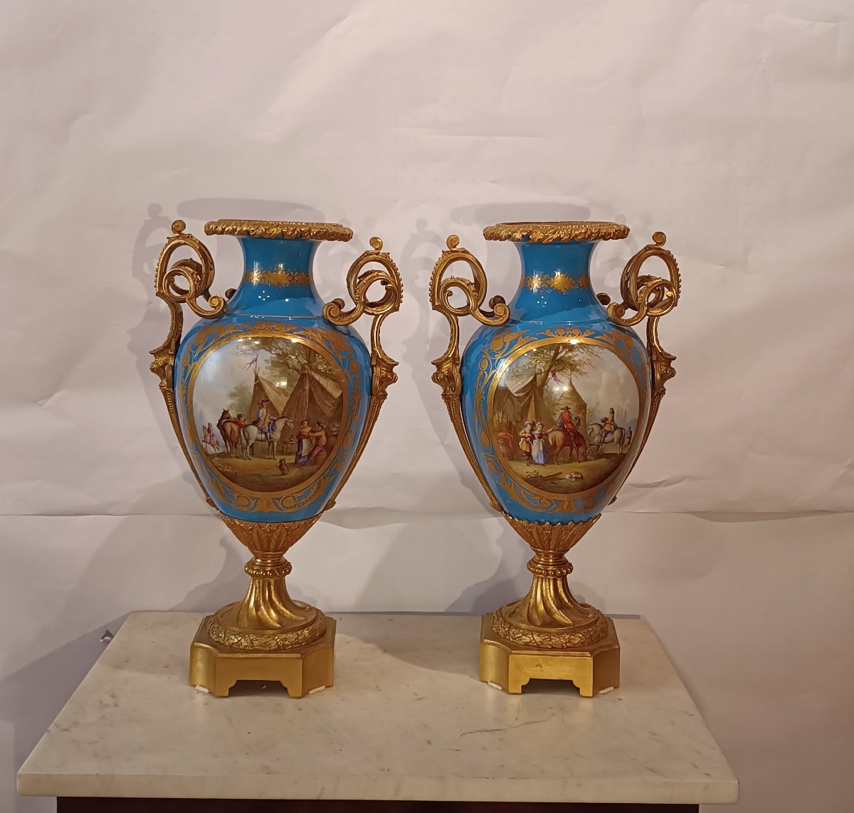 PAIRE DE VASES EN PORCELAINE DE SÈVRES DÉBUT DU 19ème SIÈCLE-photo-2