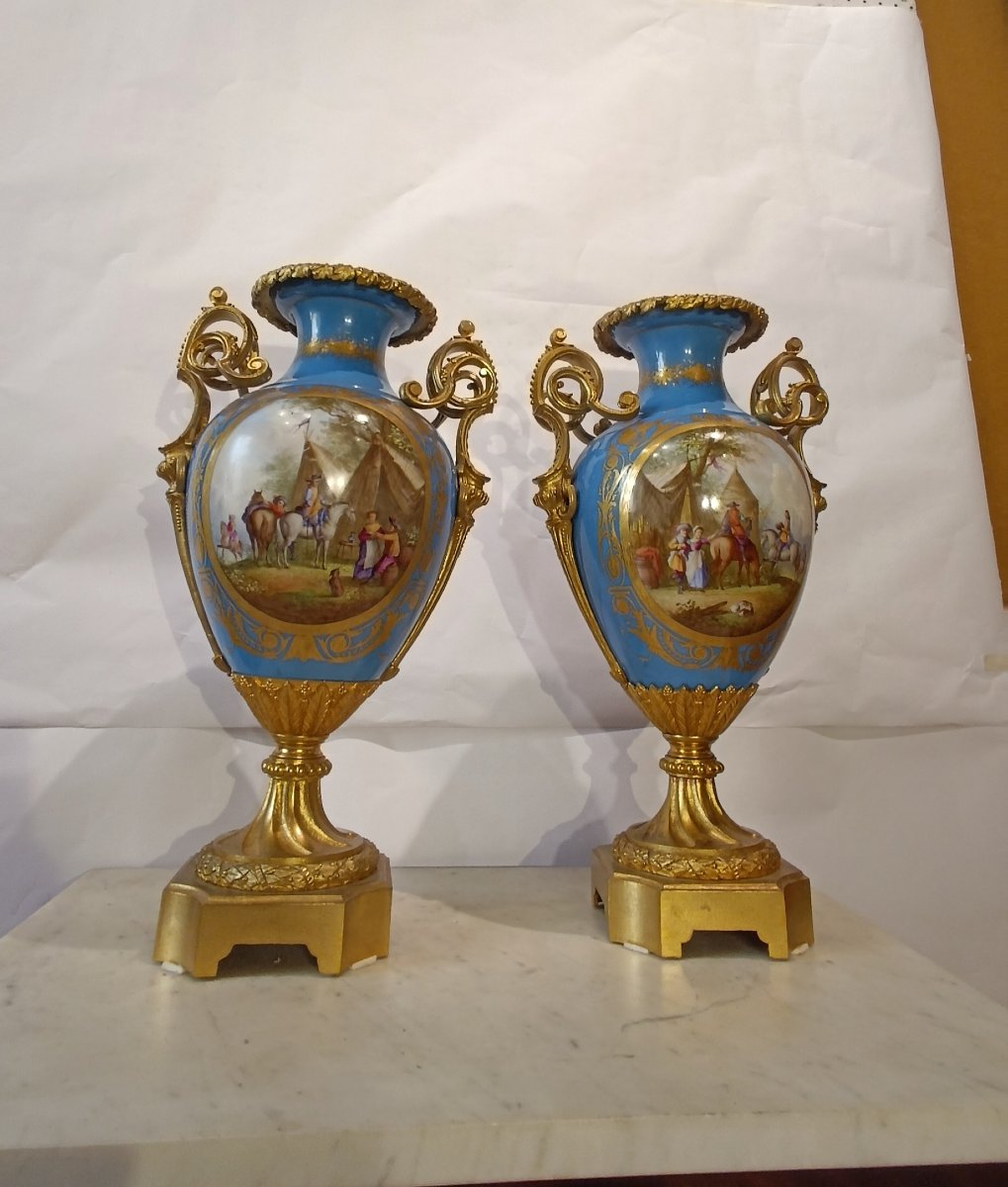 PAIRE DE VASES EN PORCELAINE DE SÈVRES DÉBUT DU 19ème SIÈCLE-photo-3