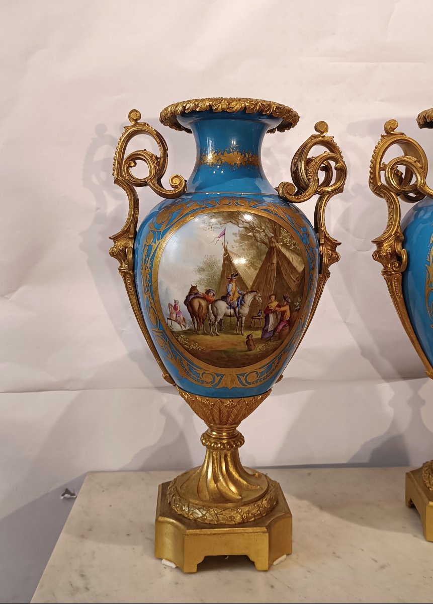 PAIRE DE VASES EN PORCELAINE DE SÈVRES DÉBUT DU 19ème SIÈCLE-photo-4