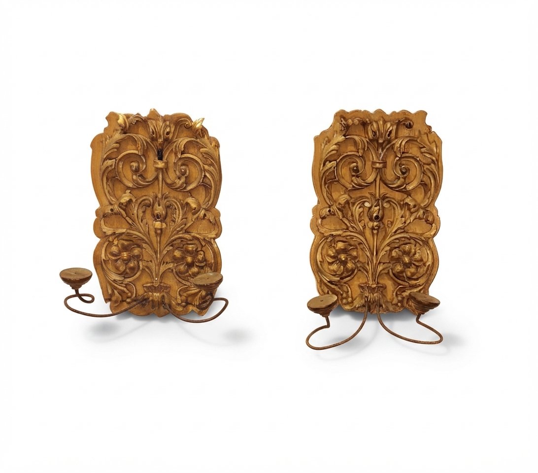 Late 18th Century Pair Of Gilded Wood Wall Lights