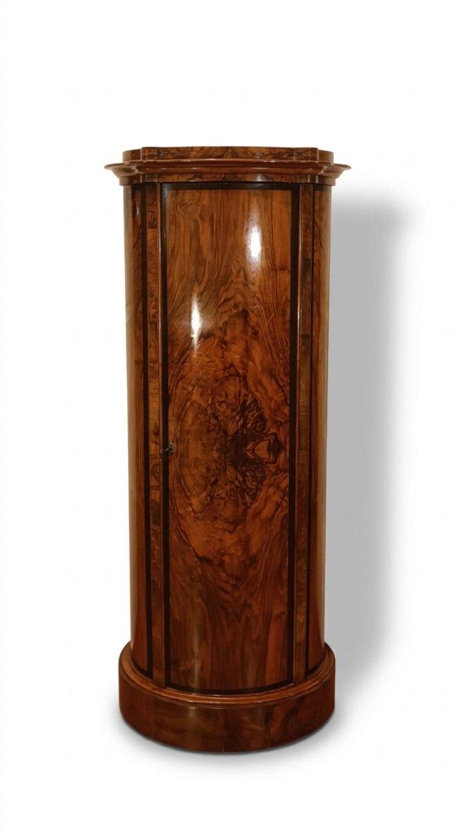 MEUBLE BIEDERMEIER À COLONNE EN NOYER SECONDE MOITIÉ DU 19ème SIÈCLE