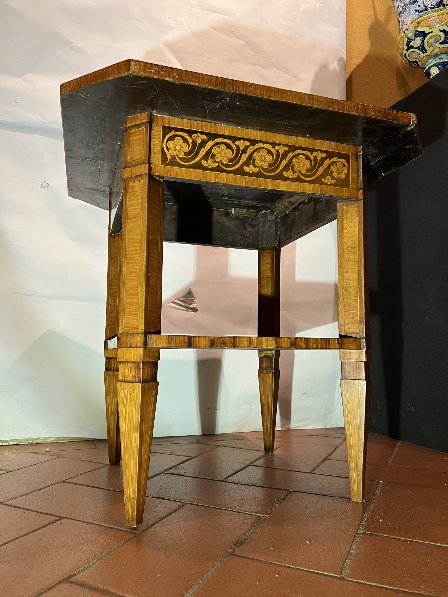PETITE TABLE MARQUETÉE DE STYLE LOUIS XVI SECONDE MOITIÉ DU 19ème SIÈCLE-photo-6