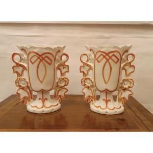 PAIRE DE VASES EN PORCELAINE DU MILIEU DU 19ème SIÈCLE