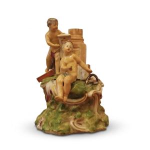 GROUPE EN PORCELAINE VIENNOISE "ALLÉGORIE DU DESSIN" SECONDE MOITIÉ DU 18ème SIÈCLE